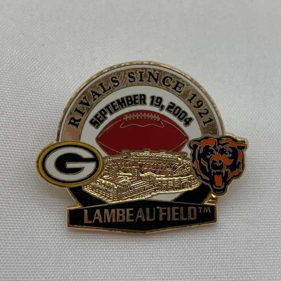 NFL Green Bay Packers vs Bears Rivals Since 1921 Lambeau Field 2004 Lapel Pin - Picture 1 of 8